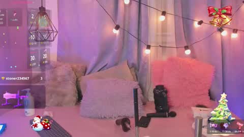 Snapshot of little_lili19 chatting on 11.22.25 Lili online show from 11.22.25