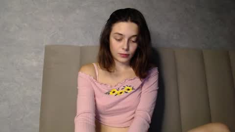 Snapshot of little_mia__ chatting on 10.21.25 Mia Im online every day 1530 PM in New York 2030 PM in London online show from 10.21.25