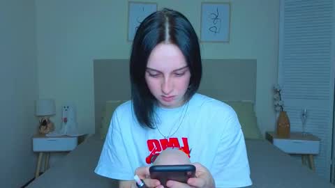 Snapshot of little_mollee chatting on 11.14.25 little_mollee online show from 11.14.25