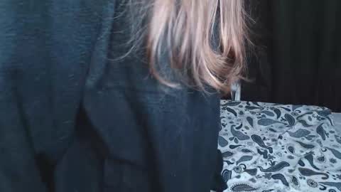 Snapshot of little_owlx chatting on 10.08.25 Alice.. online show from 10.08.25