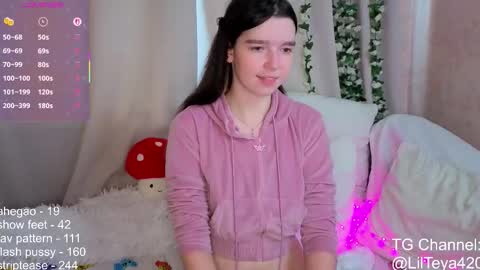 Snapshot of little_teya chatting on 09.16.25 little Teya online show from 09.16.25