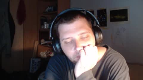 Snapshot of littlealien7 chatting on 11.13.25 littlealien7 online show from 11.13.25