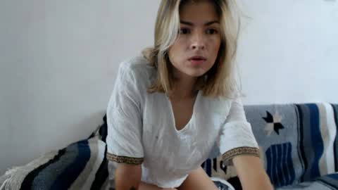 Snapshot of littlebell44 chatting on 05.04.26 sofia online show from 05.04.26