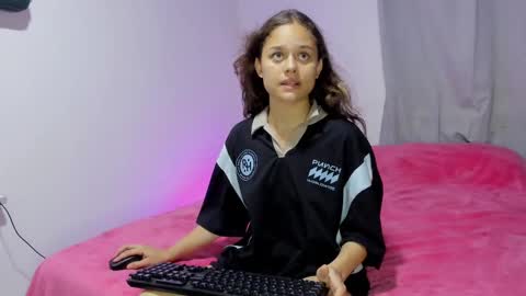 Snapshot of littlecheerry69 chatting on 10.01.25 littlecheerry69 online show from 10.01.25