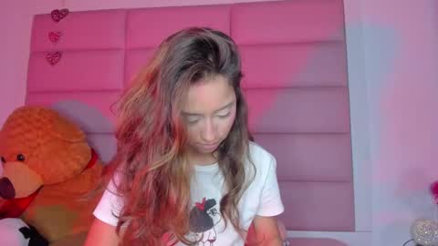 Snapshot of littlee_emma_ chatting on 01.31.25 littlee_emma_ online show from 01.31.25