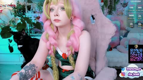 Snapshot of littleflufflepuff chatting on 12.26.24 Riza Riri Puff online show from 12.26.24