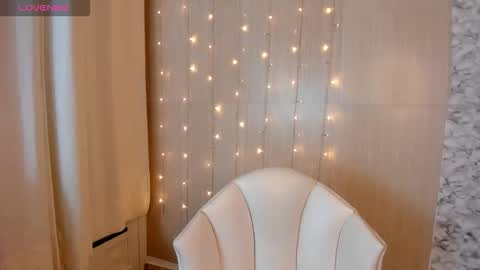 Snapshot of littlemelodii18 chatting on 11.30.25 MELODY online show from 11.30.25