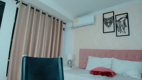 Sarahs Room online show from 01.23.25