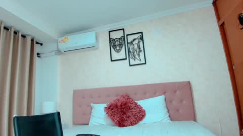 Sarahs Room online show from 01.25.25