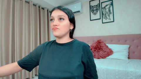 Sarahs Room online show from 01.30.25