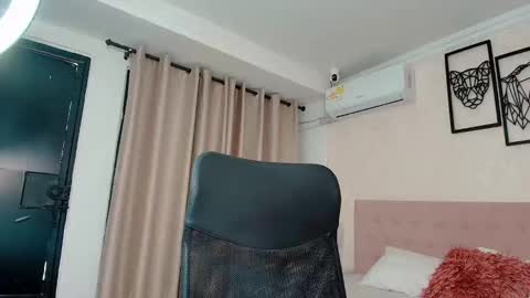 Sarahs Room online show from 10.01.25