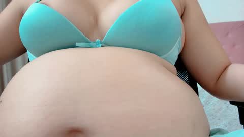 Snapshot of littlemolly_pregnant chatting on 03.19.26 Sarahs Room online show from 03.19.26