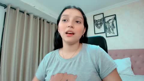 Snapshot of littlemolly_pregnant chatting on 03.25.26 Sarahs Room online show from 03.25.26