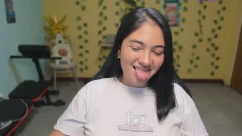 Mia  Wednesday to Sunday 730 am to 1030 am Colombian Hour D online show from 01.14.26