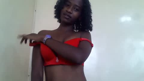 Snapshot of littlesandie chatting on 01.07.25 littlesandie online show from 01.07.25