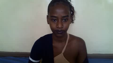 Snapshot of littlesandie chatting on 11.10.25 littlesandie online show from 11.10.25