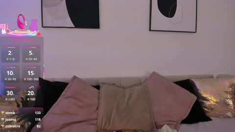    online show from 03.08.25