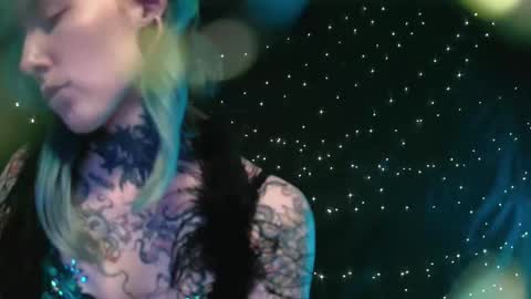 Niki  free tg channel with some photos gifs and info about streams  online show from 11.22.25