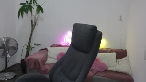 Snapshot of littlestellaspark chatting on 09.24.25 littlestellaspark online show from 09.24.25