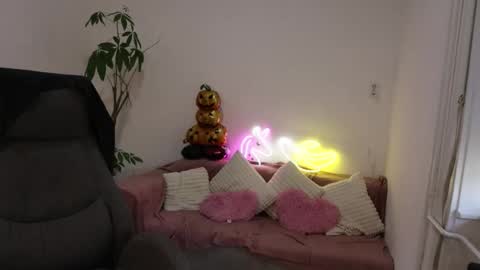 Snapshot of littlestellaspark chatting on 10.23.25 littlestellaspark online show from 10.23.25