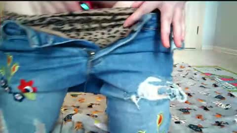 Your Nicole if you want pvt with me tip 150 tkn extra and we go....... online show from 06.09.26
