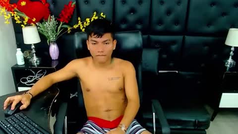 littletommy01 online show from 02.19.25