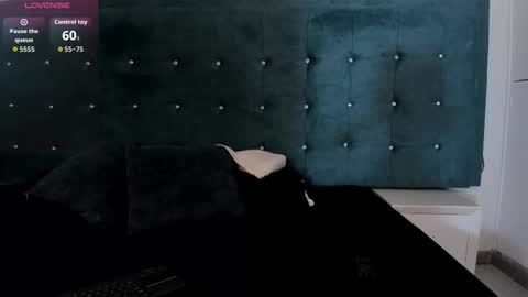 Snapshot of littlevaale chatting on 02.12.26 littlevaale online show from 02.12.26