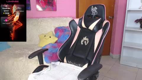 Snapshot of littlevixen18 chatting on 02.11.25 littlevixen18 online show from 02.11.25