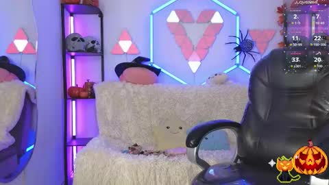 Snapshot of littlevixen18 chatting on 10.16.25 littlevixen18 online show from 10.16.25