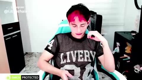 Snapshot of littlezhalem chatting on 12.23.25 littlezhalem online show from 12.23.25