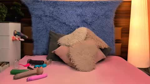 Livia and Lucy D online show from 02.12.26