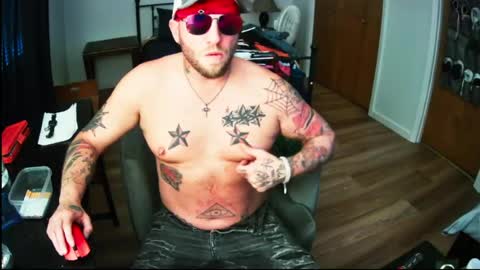 Snapshot of livingpuddle chatting on 04.15.26 livingpuddle online show from 04.15.26