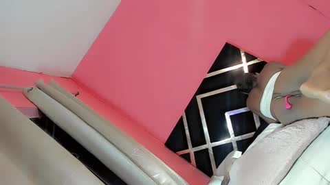 Snapshot of liyenpain01 chatting on 04.11.26 liyenpain01 online show from 04.11.26