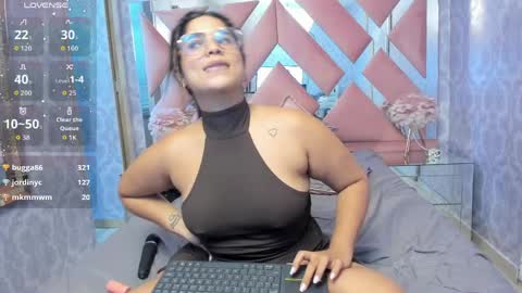 Snapshot of liz_ariza4u chatting on 04.01.26 online show from 04.01.26