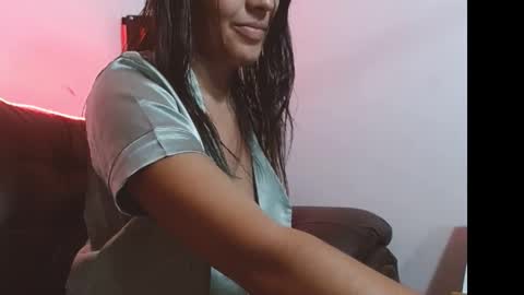 Snapshot of liz_fe chatting on 02.18.25 liz_fe online show from 02.18.25