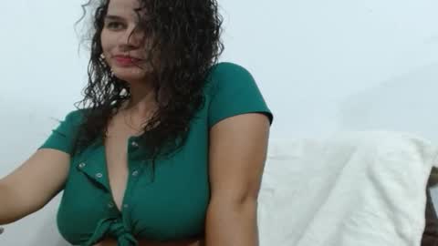 Snapshot of liz_fe chatting on 10.03.25 liz_fe online show from 10.03.25