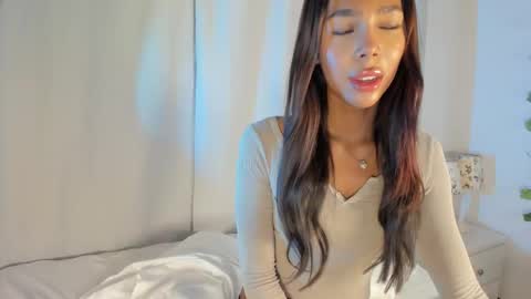 Snapshot of liz_grant chatting on 10.17.25 Liz Grant online show from 10.17.25