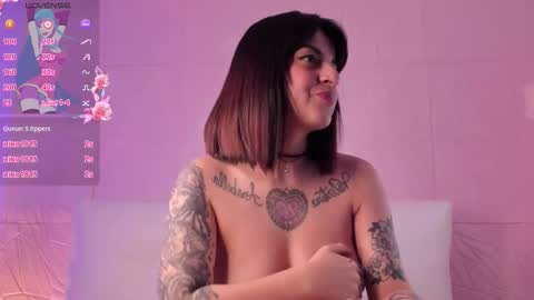 Snapshot of liz_grey_ chatting on 11.13.25 online show from 11.13.25