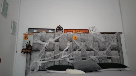 Snapshot of lizbeth_ross chatting on 10.28.25 LIZBETH ROSS online show from 10.28.25