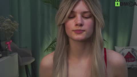 Snapshot of lizbethcoll chatting on 02.25.25 Sunnheart online show from 02.25.25