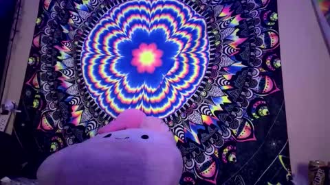 Lizz  online show from 02.25.25