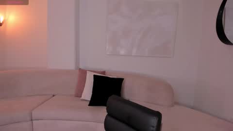 Snapshot of lizzcooper_ chatting on 10.19.25 Lizz online show from 10.19.25