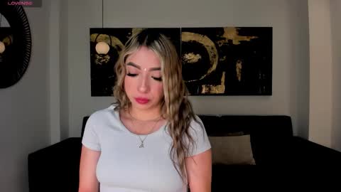 Snapshot of lizzcooper_ chatting on 11.08.25 Lizz online show from 11.08.25