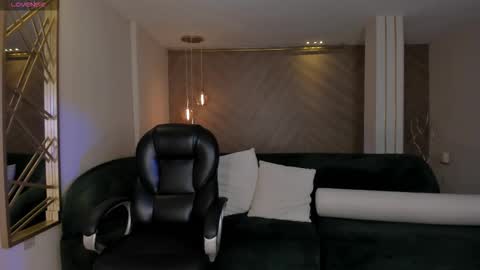 Lizzi  online show from 10.16.25