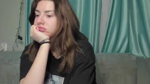 lizzi_muur online show from 01.01.25