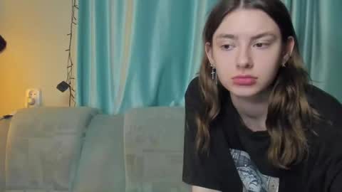 lizzi_muur online show from 01.15.25