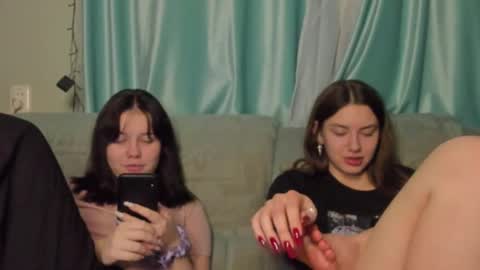 lizzi_muur online show from 01.20.25