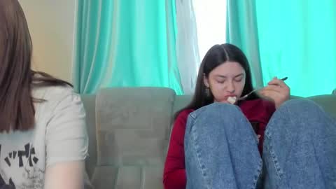 lizzi_muur online show from 01.30.25