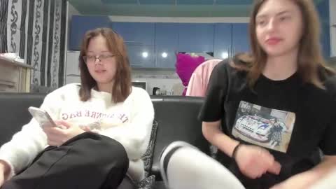 lizzi_muur online show from 02.27.25