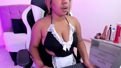 lizzie_williamss online show from 04.14.26